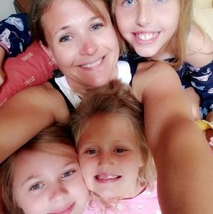 Meet your Posher, Andrea